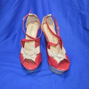 Kiss & Tell wedge heels red and tan